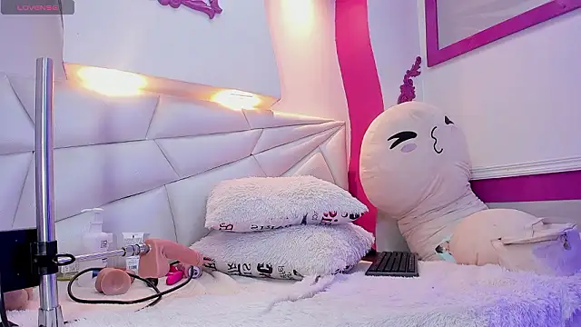 Snapshot of isa_fox_23 chatting on 02-19-26, 07:10 isa fox 23 online show from 02-19-26, 07:10