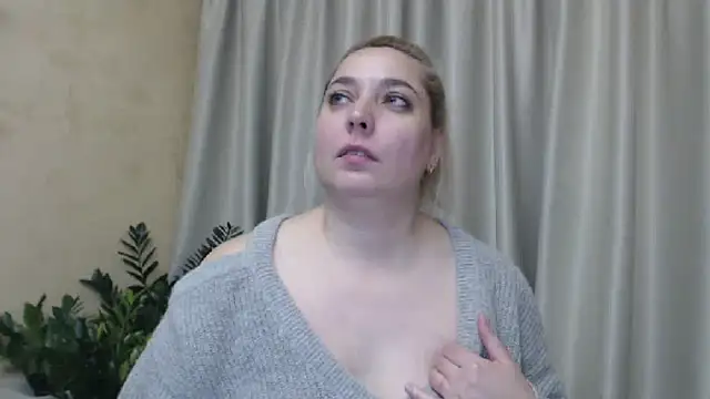 Snapshot of sweetpussy13 chatting on 12-14-24, 10:34 sweetpussy13 online show from 12-14-24, 10:34