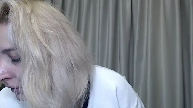 Snapshot of sweetpussy13 chatting on 12-15-24, 08:08 sweetpussy13 online show from 12-15-24, 08:08