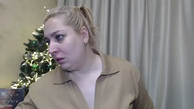 Snapshot of sweetpussy13 chatting on 12-19-24, 08:13 sweetpussy13 online show from 12-19-24, 08:13