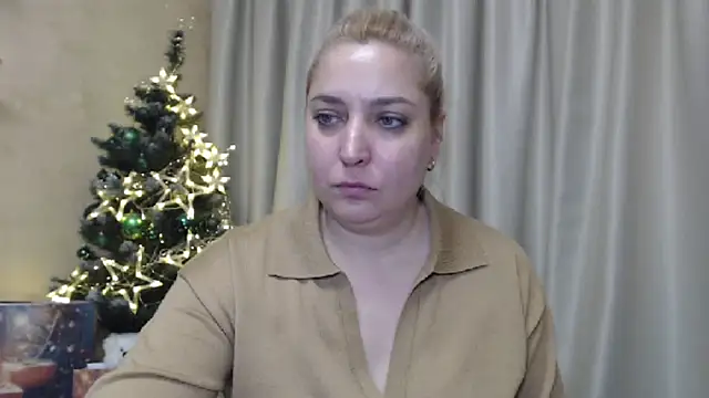 Snapshot of sweetpussy13 chatting on 12-19-24, 11:18 sweetpussy13 online show from 12-19-24, 11:18