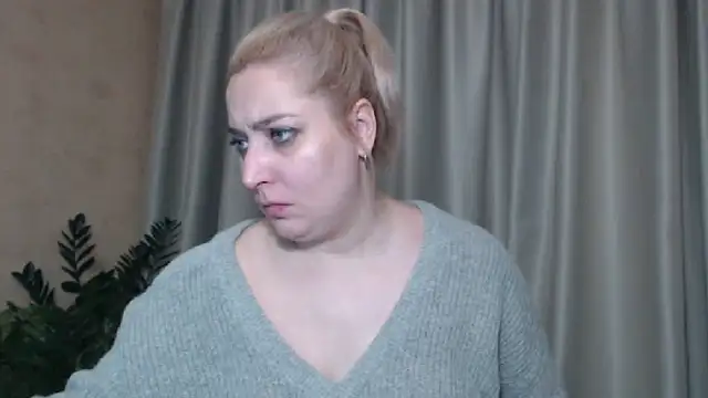 Snapshot of sweetpussy13 chatting on 01-11-25, 07:06 sweetpussy13 online show from 01-11-25, 07:06