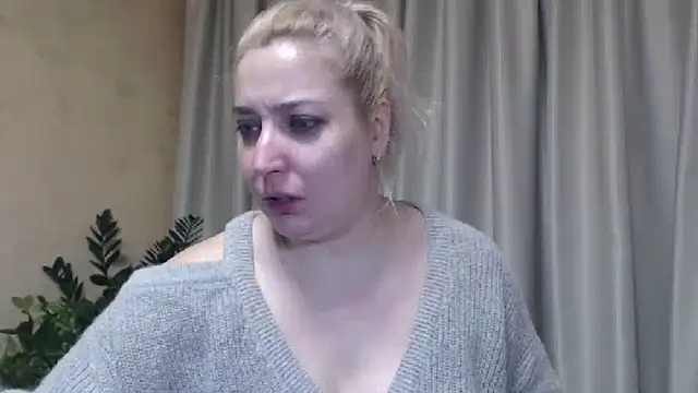 Snapshot of sweetpussy13 chatting on 01-17-25, 07:41 sweetpussy13 online show from 01-17-25, 07:41