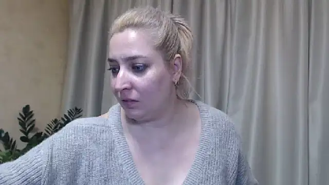 Snapshot of sweetpussy13 chatting on 02-15-25, 09:49 sweetpussy13 online show from 02-15-25, 09:49