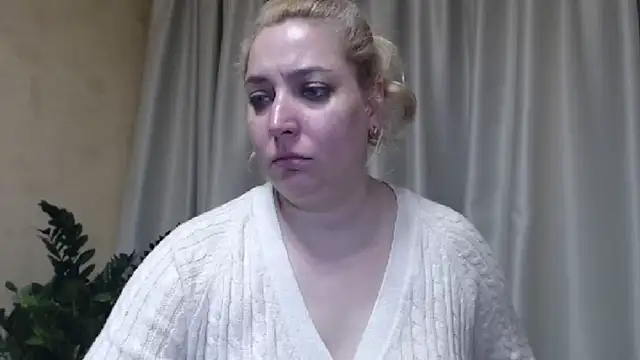 Snapshot of sweetpussy13 chatting on 03-13-25, 10:15 sweetpussy13 online show from 03-13-25, 10:15