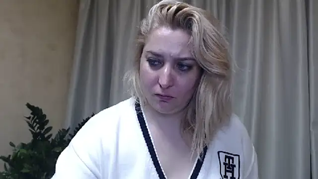 Snapshot of sweetpussy13 chatting on 03-14-25, 09:35 sweetpussy13 online show from 03-14-25, 09:35