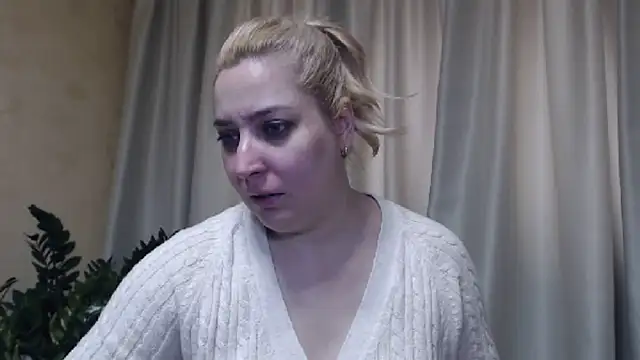 Snapshot of sweetpussy13 chatting on 03-19-25, 07:29 sweetpussy13 online show from 03-19-25, 07:29