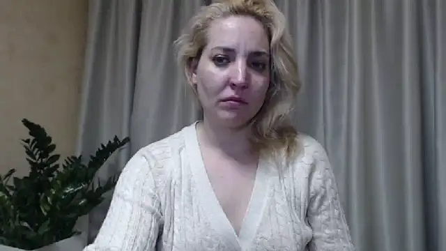 Snapshot of sweetpussy13 chatting on 03-20-25, 08:08 sweetpussy13 online show from 03-20-25, 08:08