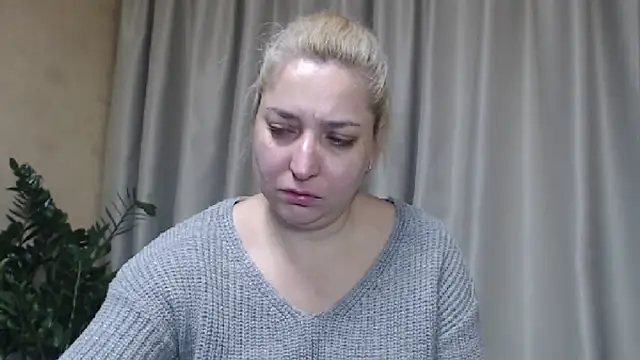 Snapshot of sweetpussy13 chatting on 10-19-25, 02:34 sweetpussy13 online show from 10-19-25, 02:34