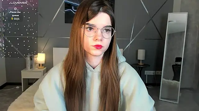 miss  evelyne online show from 02-05-26, 01:10