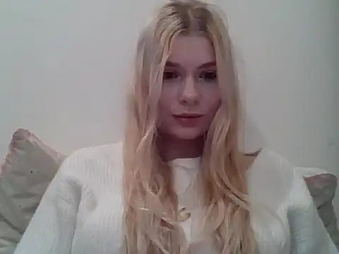Snapshot of GeorginaLovely chatting on 12-17-25, 03:40 GeorginaLovely online show from 12-17-25, 03:40