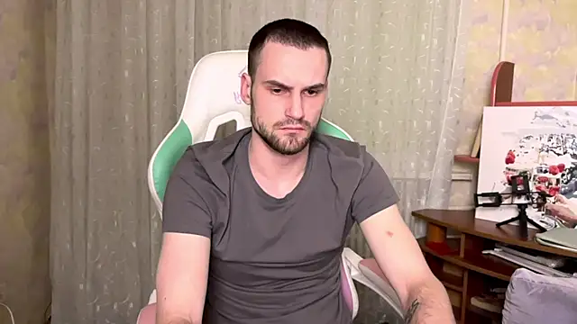 Snapshot of Iveeran chatting on 12-16-25, 07:30 Iveeran online show from 12-16-25, 07:30