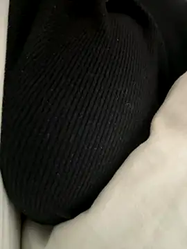 leo-kitty online show from 12-18-25, 10:38