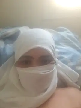 Snapshot of katiyvy chatting on 12-18-25, 04:46 katiyvy online show from 12-18-25, 04:46