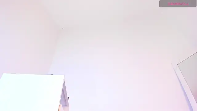Snapshot of Silvanna-Casstro chatting on 05-21-26, 11:28 Silvanna-Casstro online show from 05-21-26, 11:28