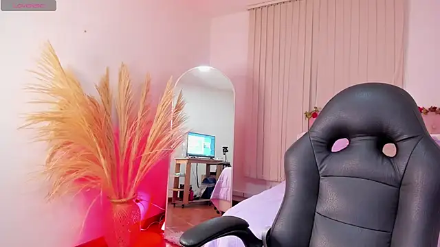 Snapshot of Isa_Emm chatting on 12-16-25, 07:08 Isa Emm online show from 12-16-25, 07:08