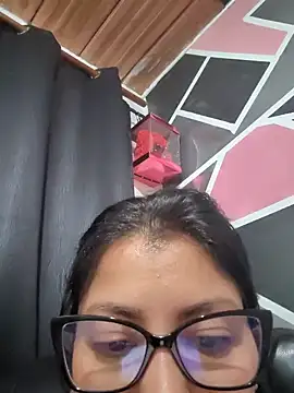 Mia-krafor online show from 12-15-25, 10:25