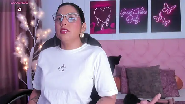 Snapshot of scarletbaker__ chatting on 02-24-26, 03:21 scarletbaker online show from 02-24-26, 03:21