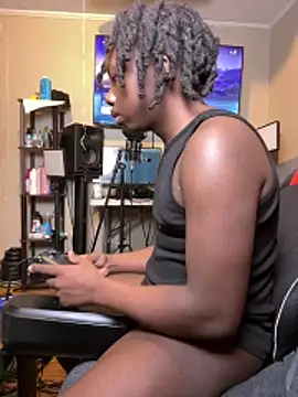 Snapshot of YourLittleBoyfriend chatting on 03-16-26, 01:33 YourLittleBoyfriend online show from 03-16-26, 01:33