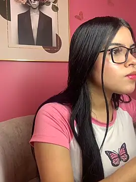 PrettyDafnne online show from 12-15-25, 06:56