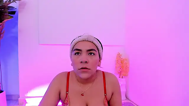 Snapshot of Sophie-dallas chatting on 12-15-25, 12:53 Sophie-dallas online show from 12-15-25, 12:53