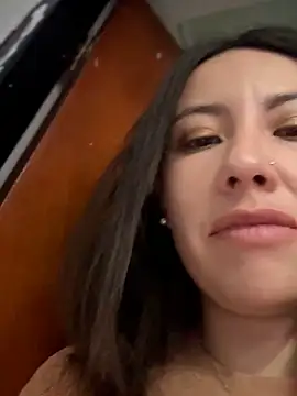 Snapshot of im_loreinnn chatting on 12-16-25, 02:22 im loreinnn online show from 12-16-25, 02:22