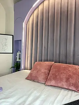 Miia Anderson online show from 04-18-26, 11:47