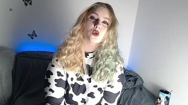 RebeFucksonn online show from 04-26-26, 08:39