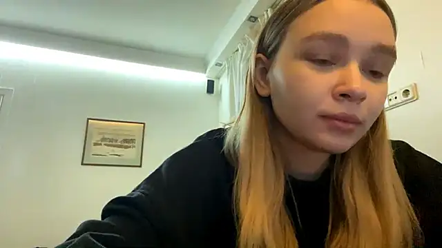 Snapshot of Leifuture chatting on 02-24-26, 04:05 Leifuture online show from 02-24-26, 04:05