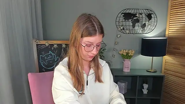 Snapshot of katymeaw chatting on 05-30-26, 01:25 katymeaw online show from 05-30-26, 01:25