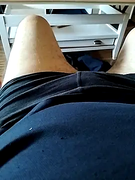 Snapshot of pj_pm90 chatting on 12-19-25, 10:22 pj pm90 online show from 12-19-25, 10:22