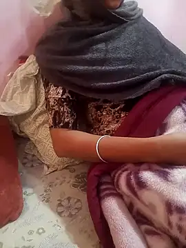 Snapshot of guddi_Jaaneman chatting on 12-15-25, 04:28 guddi Jaaneman online show from 12-15-25, 04:28