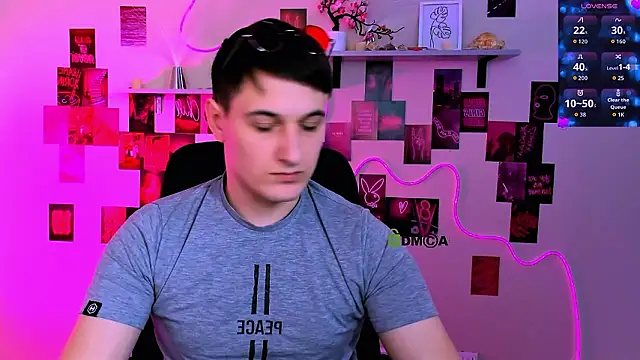 Snapshot of beauty_liam chatting on 03-05-26, 10:00 beauty liam online show from 03-05-26, 10:00