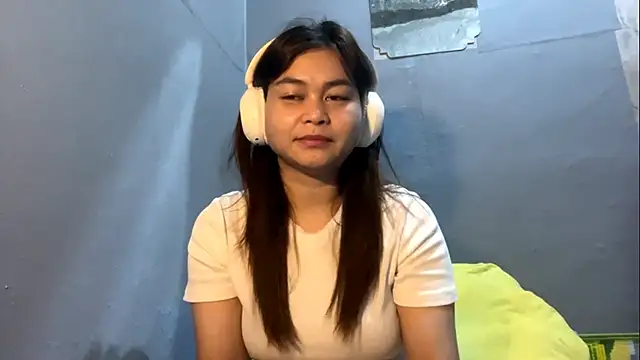 Snapshot of ShayCowell chatting on 12-17-25, 08:53 ShayCowell online show from 12-17-25, 08:53