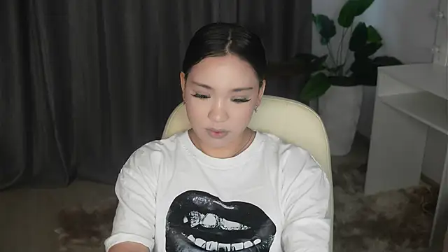 AyannaMilian online show from 12-15-25, 09:02