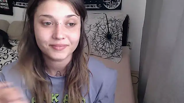 Snapshot of AlienforTwenty chatting on 07-09-26, 01:15 AlienforTwenty online show from 07-09-26, 01:15