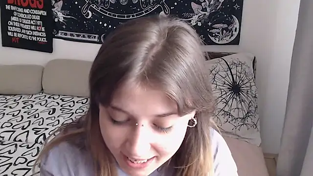Snapshot of AlienforTwenty chatting on 07-12-26, 01:46 AlienforTwenty online show from 07-12-26, 01:46