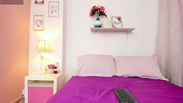 EmmaBell  online show from 12-17-25, 12:55