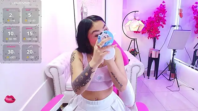 Carolina cherry online show from 02-07-26, 11:58