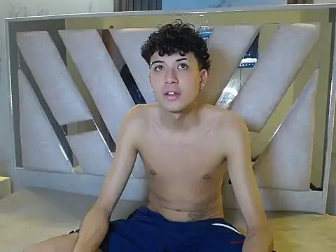 Snapshot of bonnieandclydecf chatting on 12-18-25, 05:19 bonnieandclydecf online show from 12-18-25, 05:19