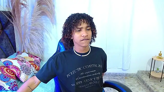 angelll18  online show from 04-27-26, 08:51