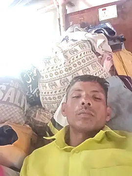 Snapshot of Akash32y chatting on 12-15-25, 08:29 Akash32y online show from 12-15-25, 08:29