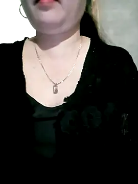 Snapshot of Dianna68 chatting on 12-17-25, 06:41 Dianna68 online show from 12-17-25, 06:41