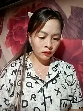 Snapshot of Mayly-s chatting on 12-16-25, 12:26 Mayly-s online show from 12-16-25, 12:26