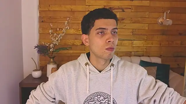 prettyboyy 13 online show from 12-18-25, 03:12