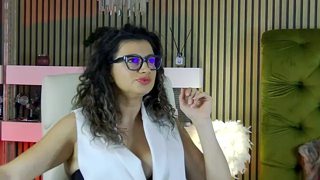 Snapshot of MiraBennet chatting on 01-08-26, 07:43 MiraBennet online show from 01-08-26, 07:43