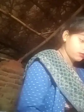 Snapshot of Mohni_sekhavat chatting on 12-15-25, 06:12 Mohni sekhavat online show from 12-15-25, 06:12