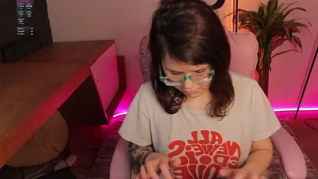 Ariell Mini online show from 03-18-26, 01:03