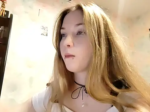 Snapshot of ElvaDeveja chatting on 12-16-25, 10:09 ElvaDeveja online show from 12-16-25, 10:09