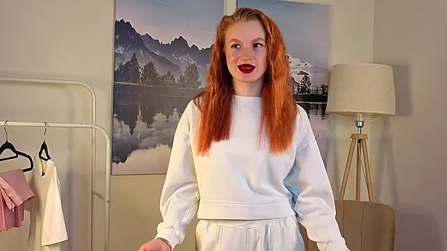 LouiseLuk online show from 12-15-25, 10:52